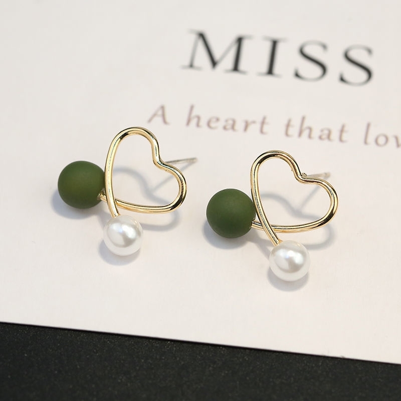 High-quality Silver Needle Earrings Korean Temperament Jewelry Love Simple Earrings Personality Pearl Earrings Niche Women&#39;s Jewelry display picture 1