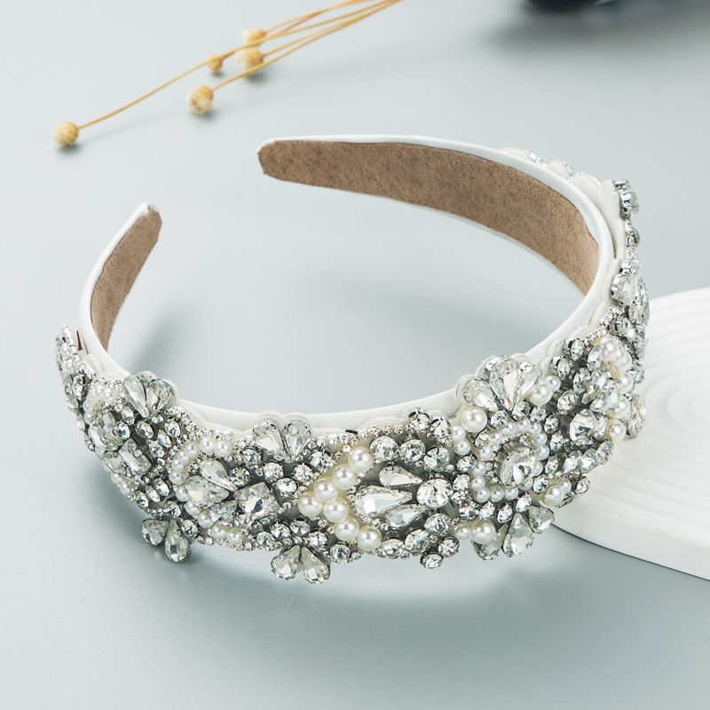 Baroque Silver Diamond Flower Geometric Inlaid Pearl Wide Headband display picture 3