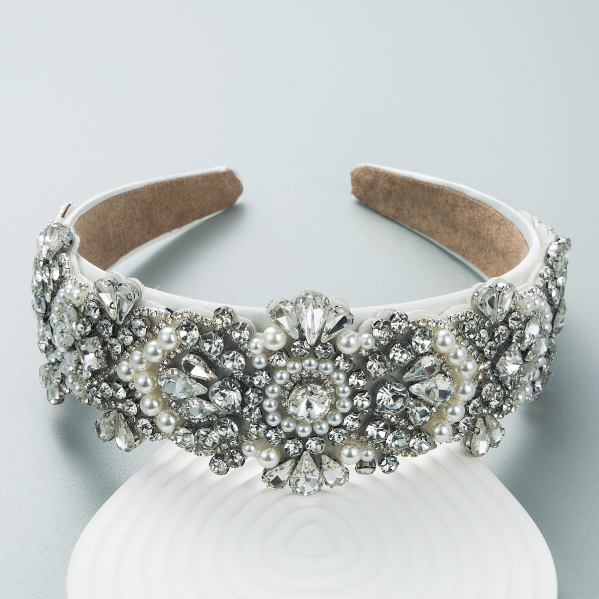 Baroque Silver Diamond Flower Geometric Inlaid Pearl Wide Headband display picture 4