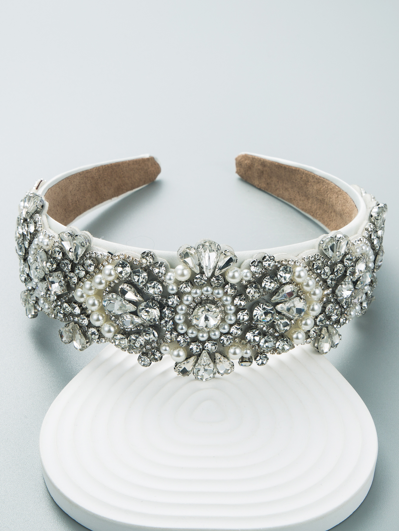 Baroque Silver Diamond Flower Geometric Inlaid Pearl Wide Headband display picture 7