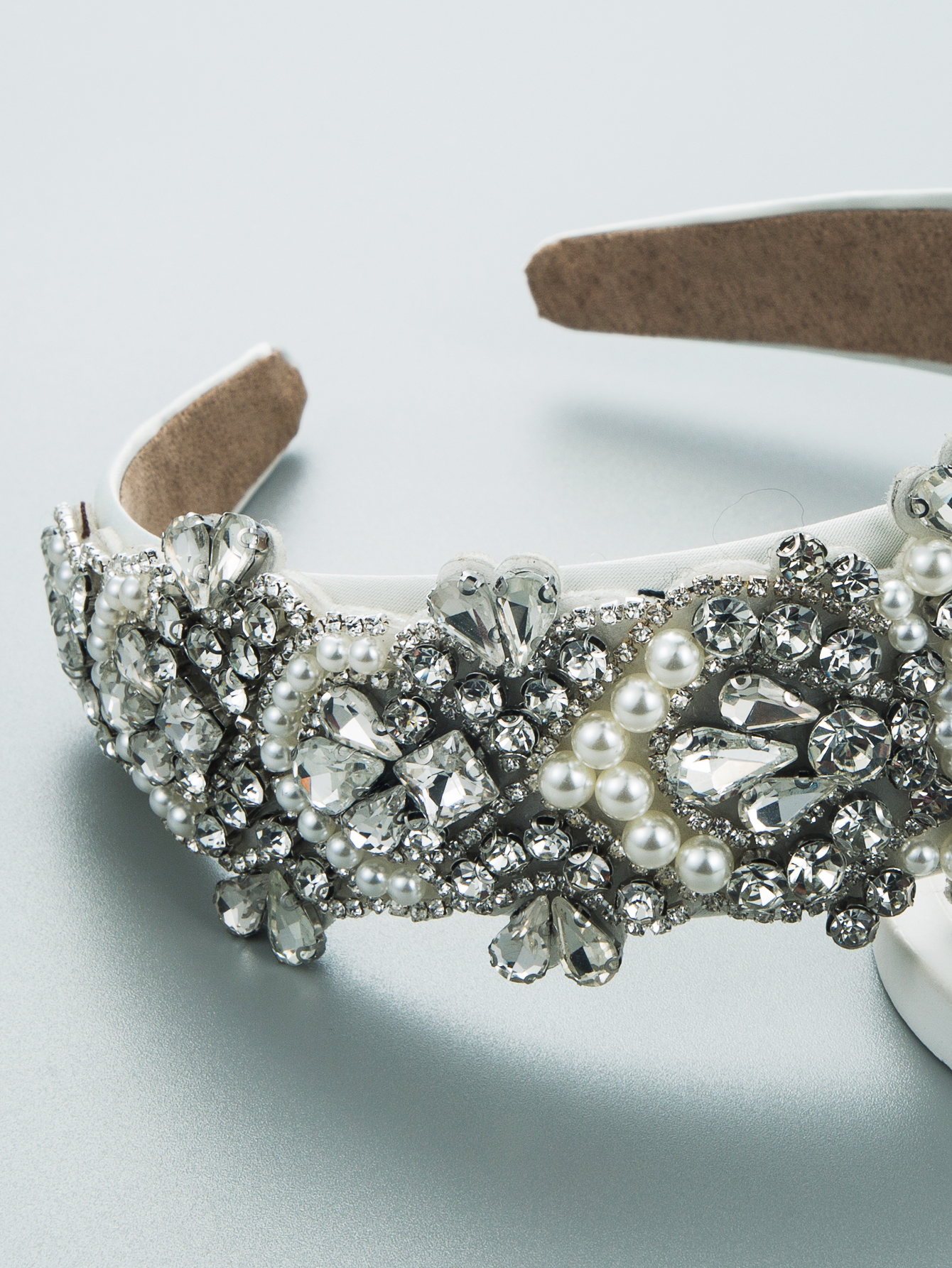 Baroque Silver Diamond Flower Geometric Inlaid Pearl Wide Headband display picture 8