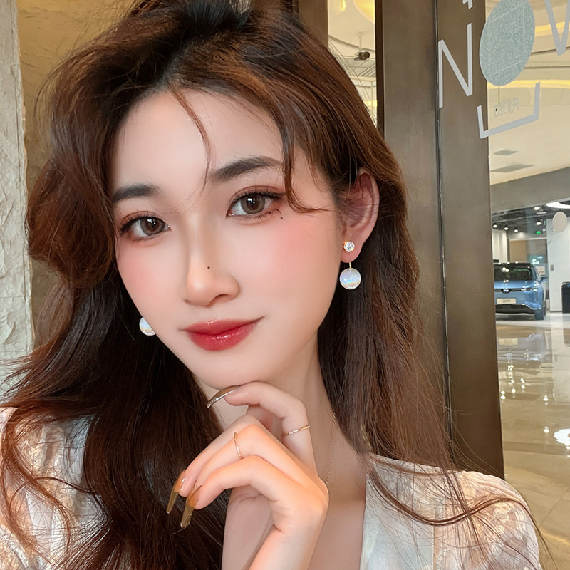 Boucles D&#39;oreilles  New Tide Big Pearl Stud Boucles D&#39;oreilles De Haute Qualité Light Luxury Boucles D&#39;oreilles Pour Femmes Atmospheric Explosive Sterling Silver Needle Net Red Diamonds display picture 9