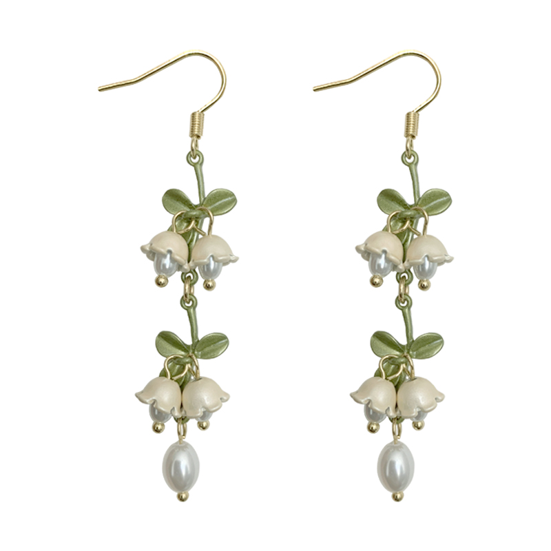 Retro Green Flower Pearl Pendant Earrings display picture 1