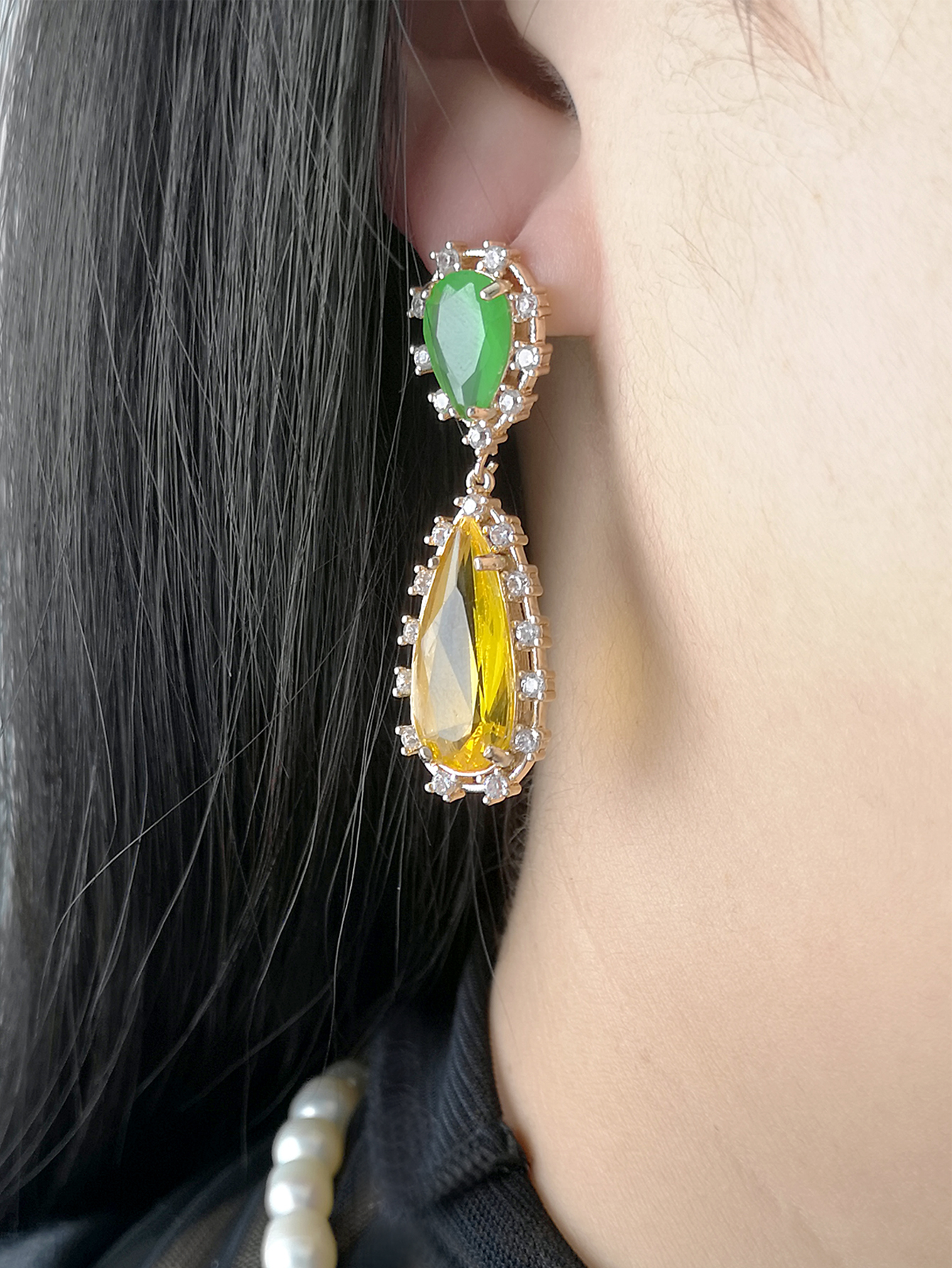 Neue Mode Kupfer Eingelegt Zirkon Bonbonfarbene Ohrringe Weiblich display picture 1