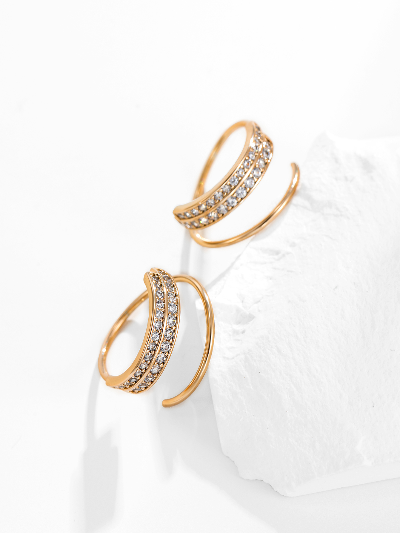 Fashion Copper Geometric Curved Microset Zircon Earrings display picture 2