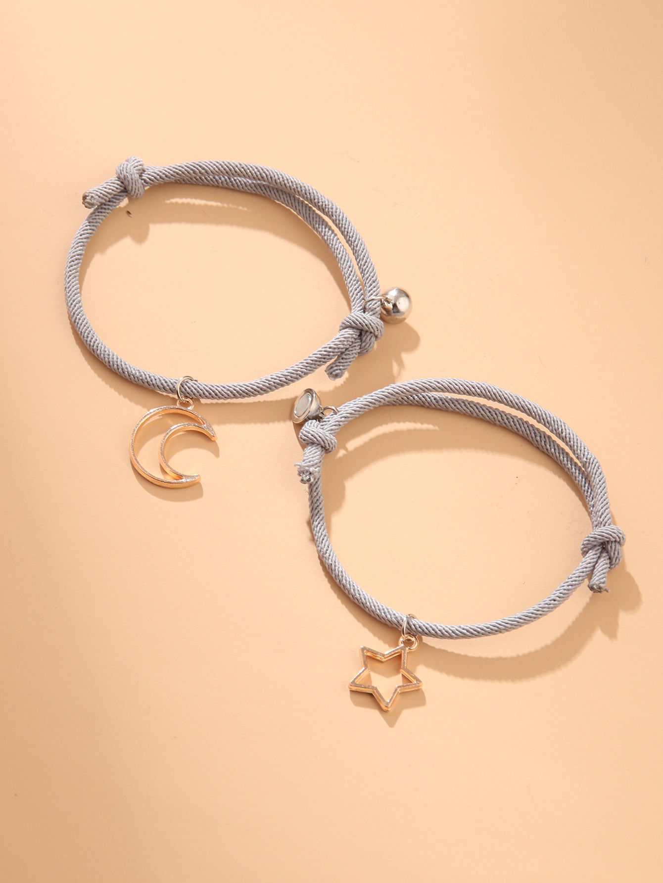 2022 Nouvel Aimant Creux Étoile Lune Attire Bracelet Couple display picture 1