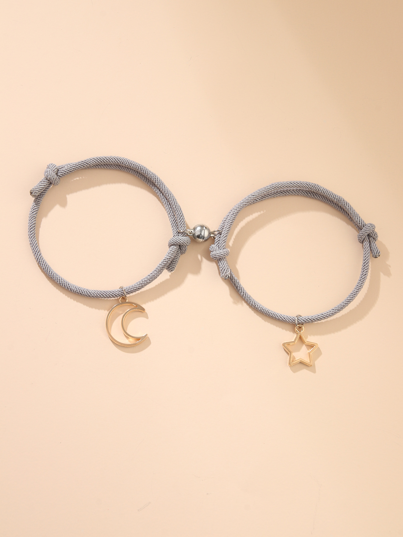 2022 Nouvel Aimant Creux Étoile Lune Attire Bracelet Couple display picture 2