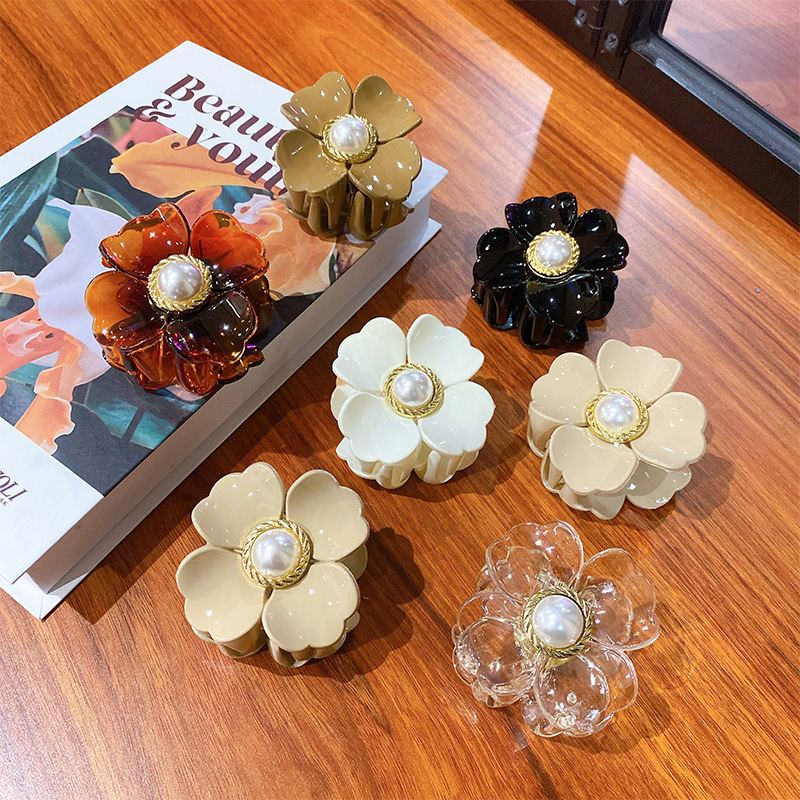 Einfache Mehrfarbige Perlenblumen-greiferclip-haarspange Großhandel display picture 1