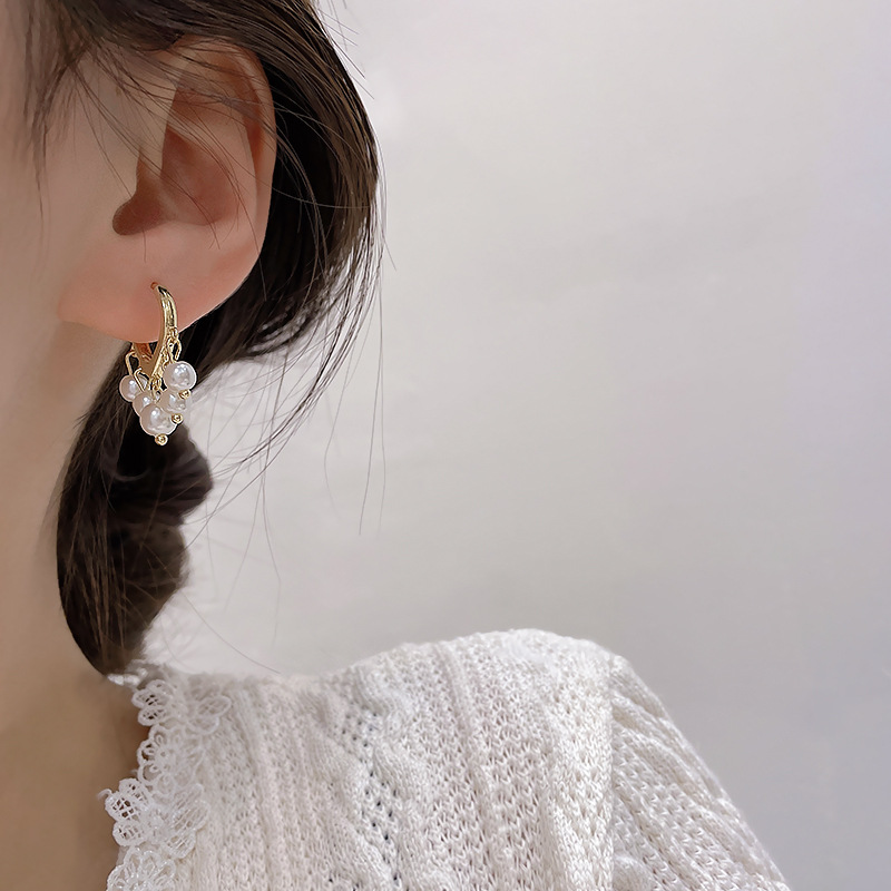 Korean Version Of Pearl Geometric Ear Buckle Earrings display picture 2