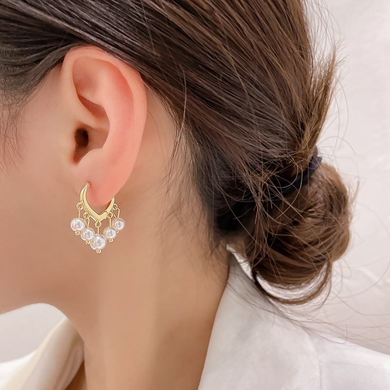 Korean Version Of Pearl Geometric Ear Buckle Earrings display picture 4