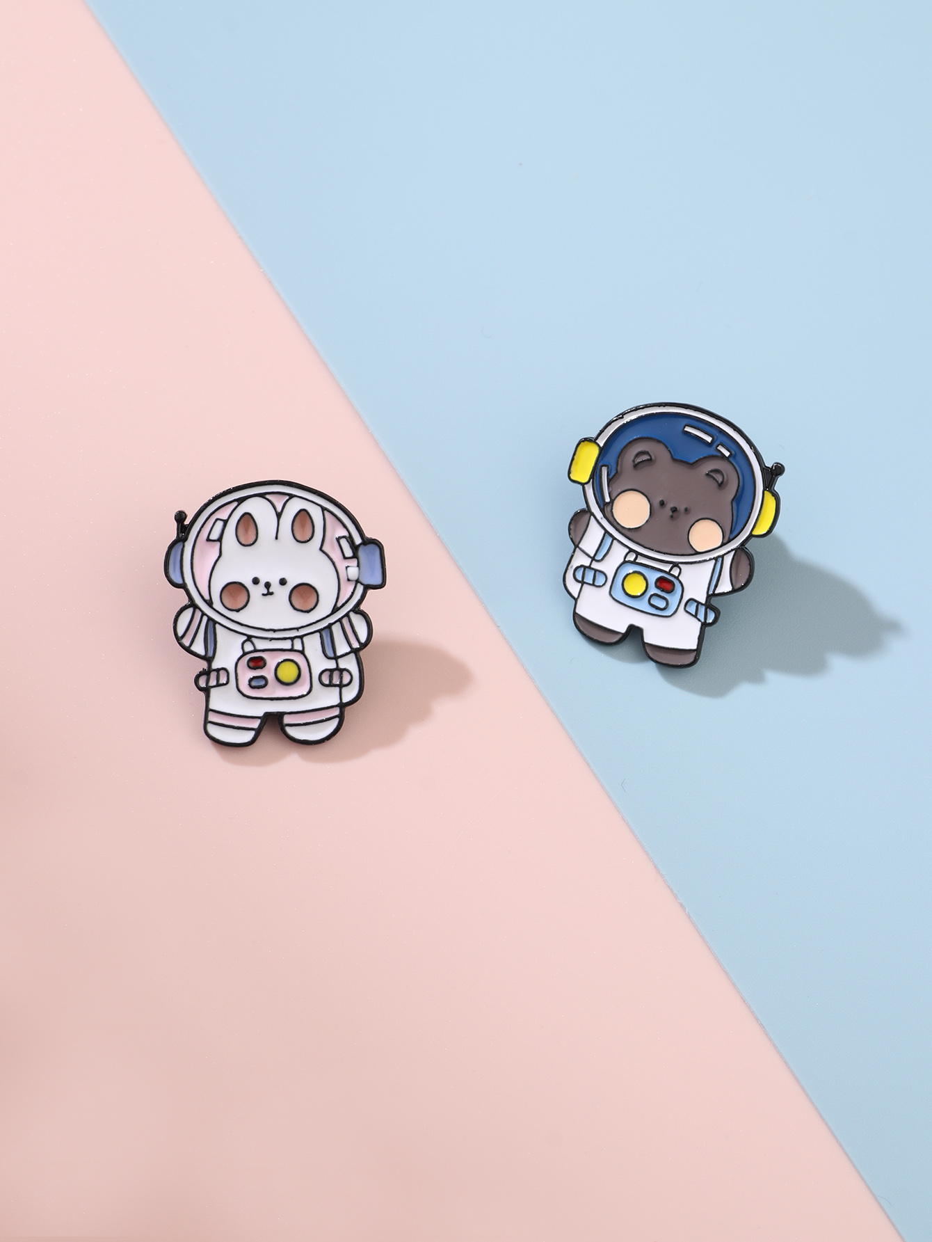 Astronaut Couple Brooches Cute Bear And Rabbit Cartoon Metal Jewelry display picture 1