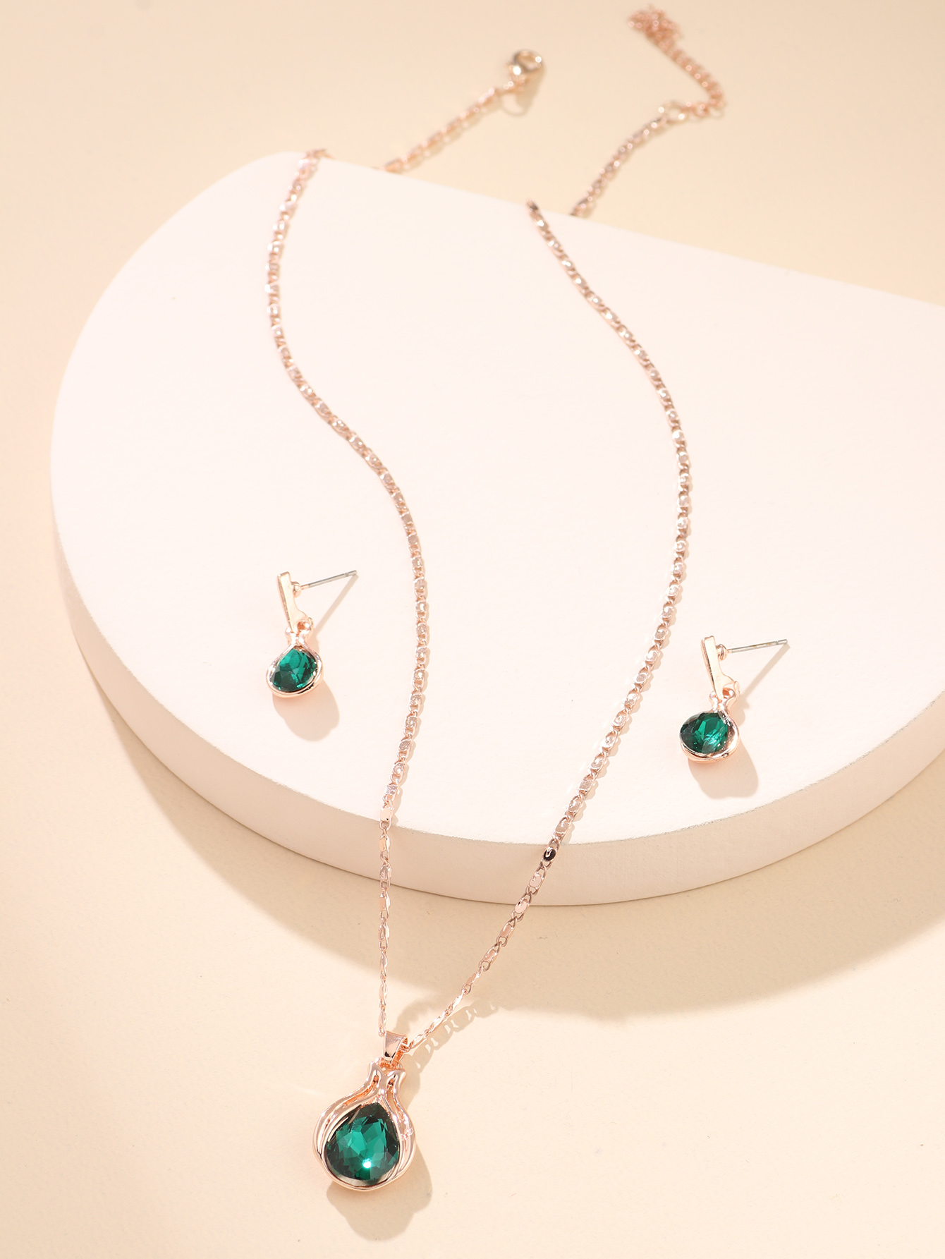 Women's Green Water Drop Necklace Earrings Set Fashion Flash Diamond Crystal Jewelry display picture 1