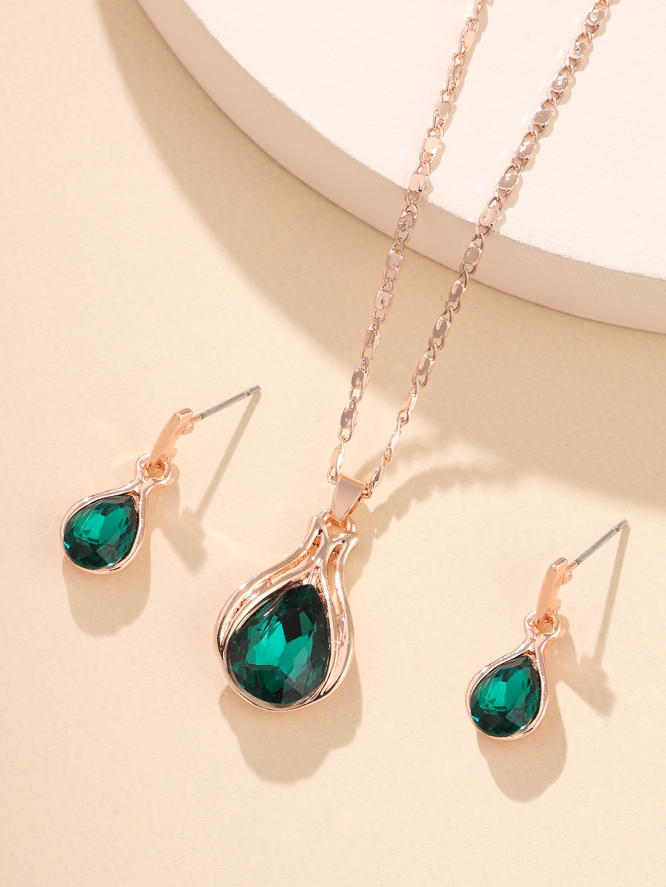 Women's Green Water Drop Necklace Earrings Set Fashion Flash Diamond Crystal Jewelry display picture 2