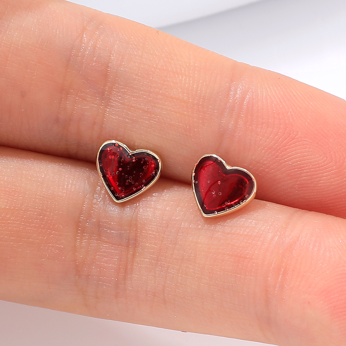 Fashion Cute Red Gold Rim Shiny Heart-shaped Metal Stud Earrings display picture 1