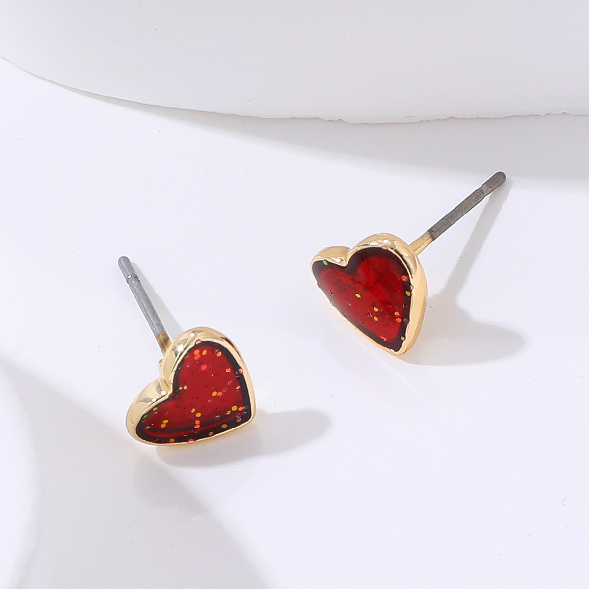 Fashion Cute Red Gold Rim Shiny Heart-shaped Metal Stud Earrings display picture 3