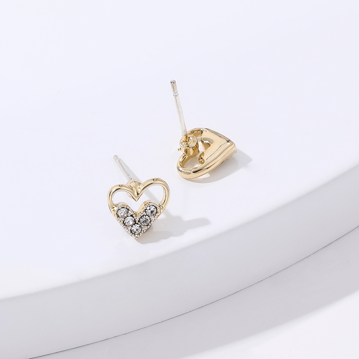 Classic Fashion Gold Hollow Heart Rhinestone Metal Women's Stud Earrings display picture 2