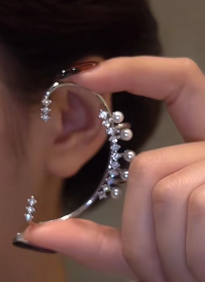 Fashion New Zircon Flash Diamond Ear Cuff Women's Alloy Earrings display picture 2