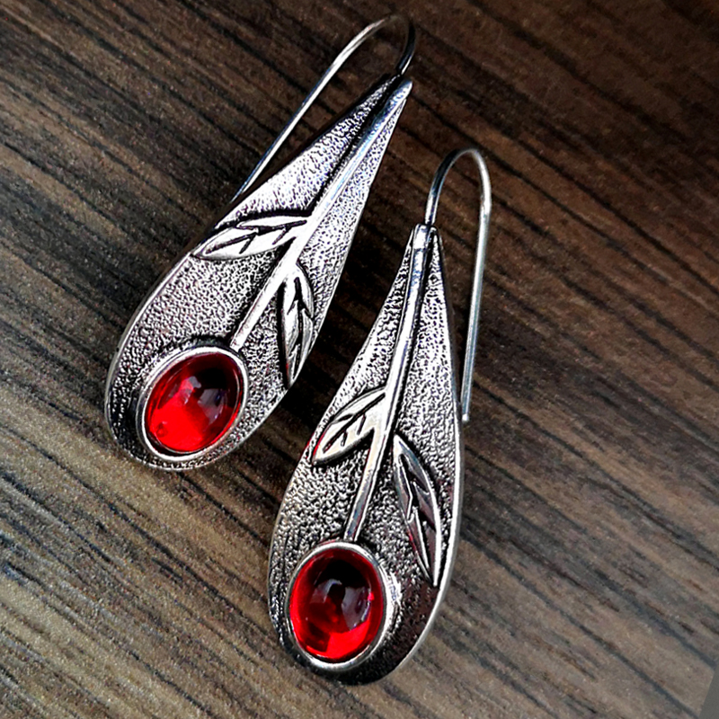 Retro Leaf Ruby Alloy Earrings Fashion Ear Jewelry display picture 2