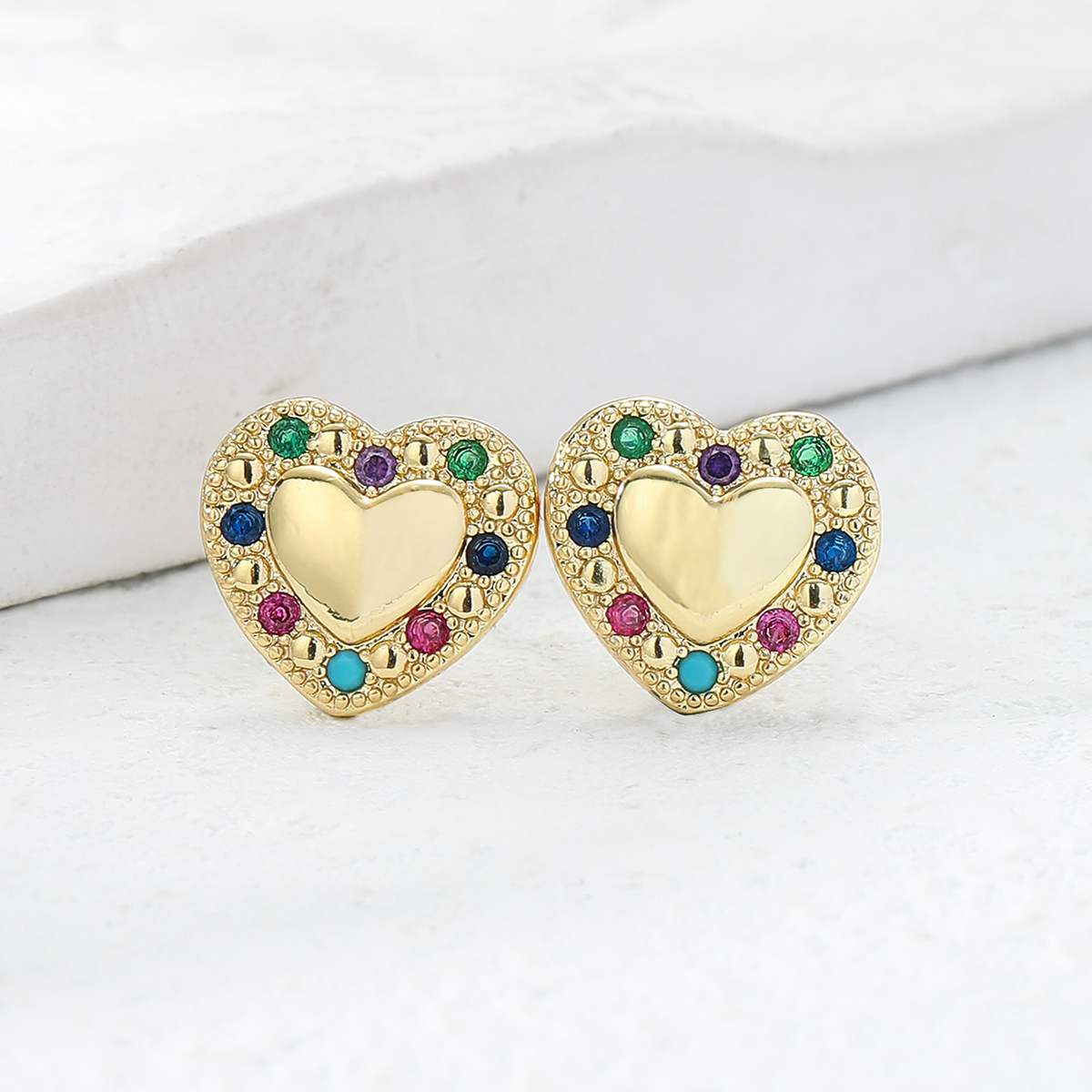Fashion Copper Inlaid Zircon Electroplating 18k Gold Heart-shaped Stud Earrings display picture 2