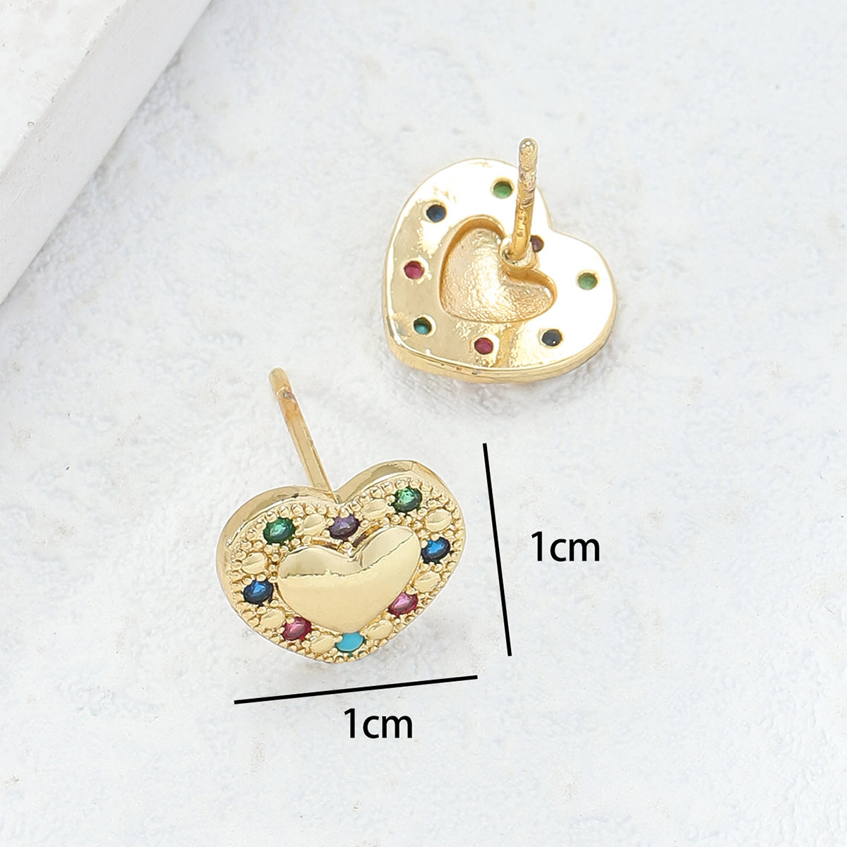 Fashion Copper Inlaid Zircon Electroplating 18k Gold Heart-shaped Stud Earrings display picture 3