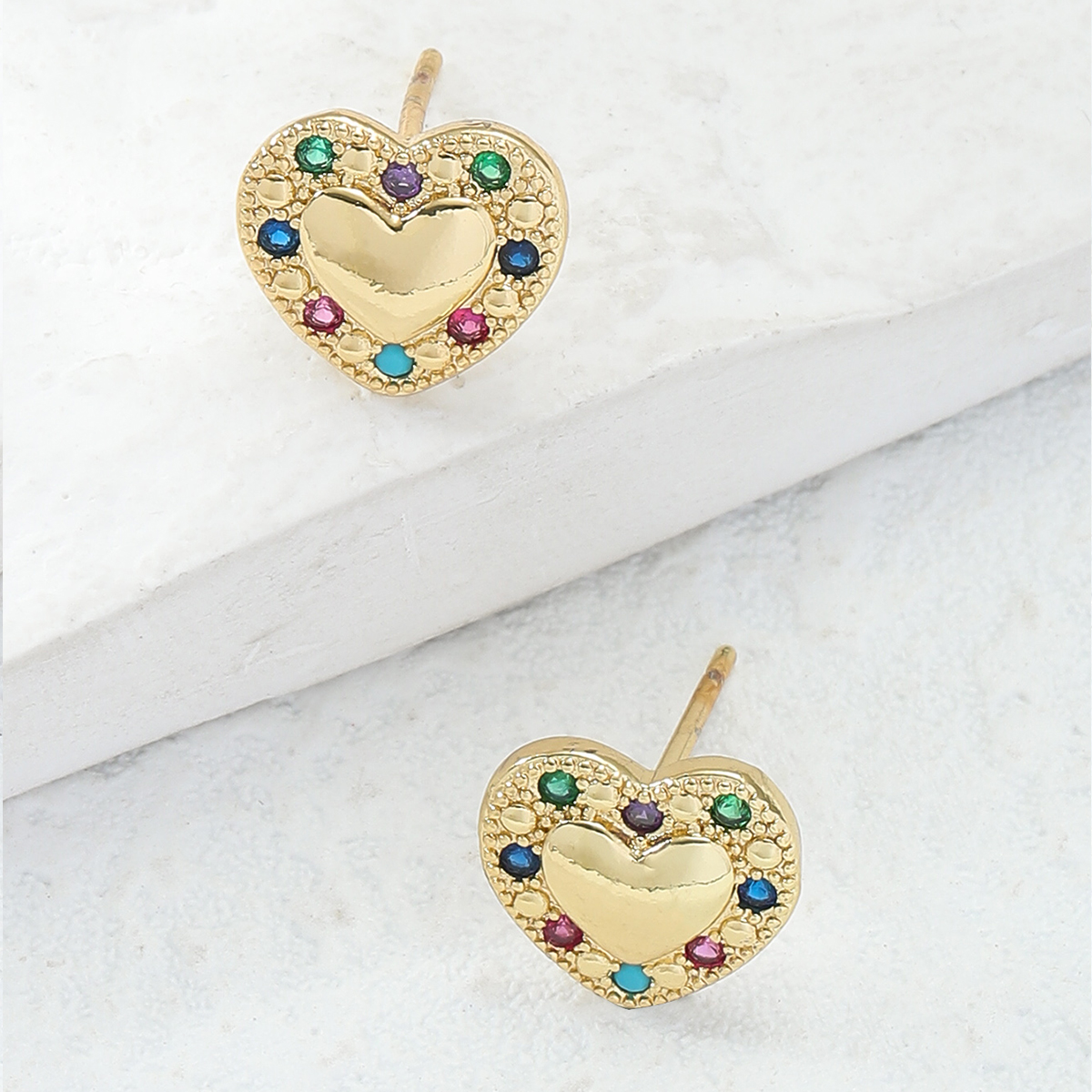 Fashion Copper Inlaid Zircon Electroplating 18k Gold Heart-shaped Stud Earrings display picture 4