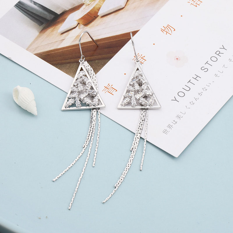 Simple Classic Temperament Fashion Slim Earrings display picture 1