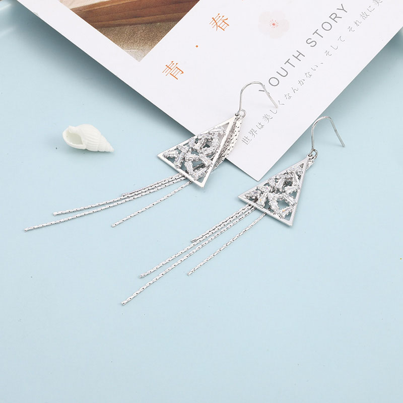 Simple Classic Temperament Fashion Slim Earrings display picture 3