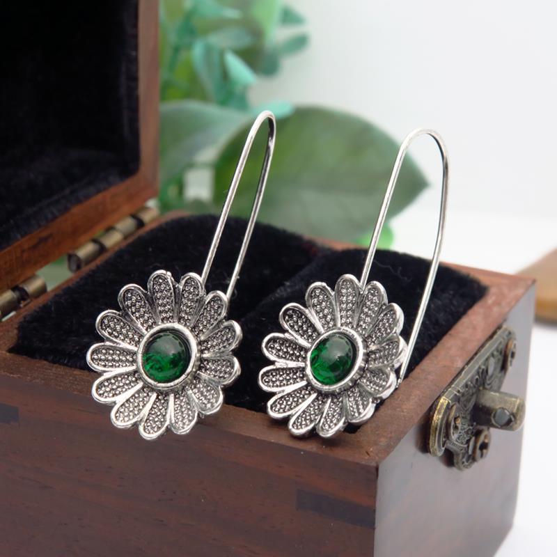 Fashion Ancient Silver Lotus Emerald Retro Flower Ear Jewelry display picture 1