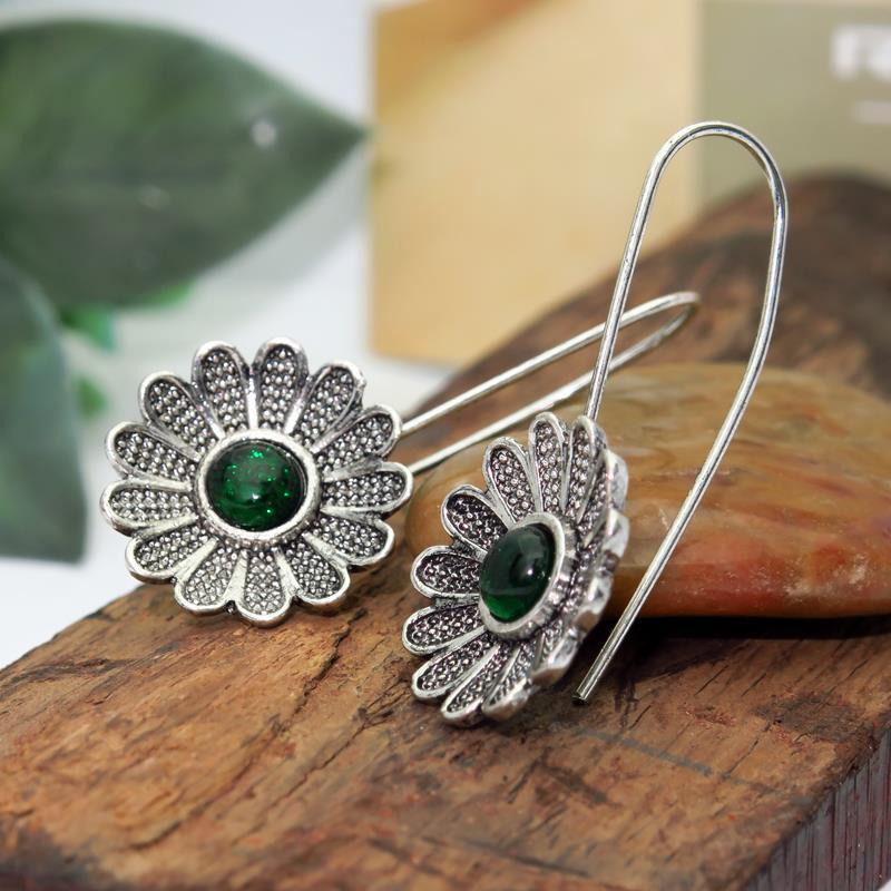 Fashion Ancient Silver Lotus Emerald Retro Flower Ear Jewelry display picture 2