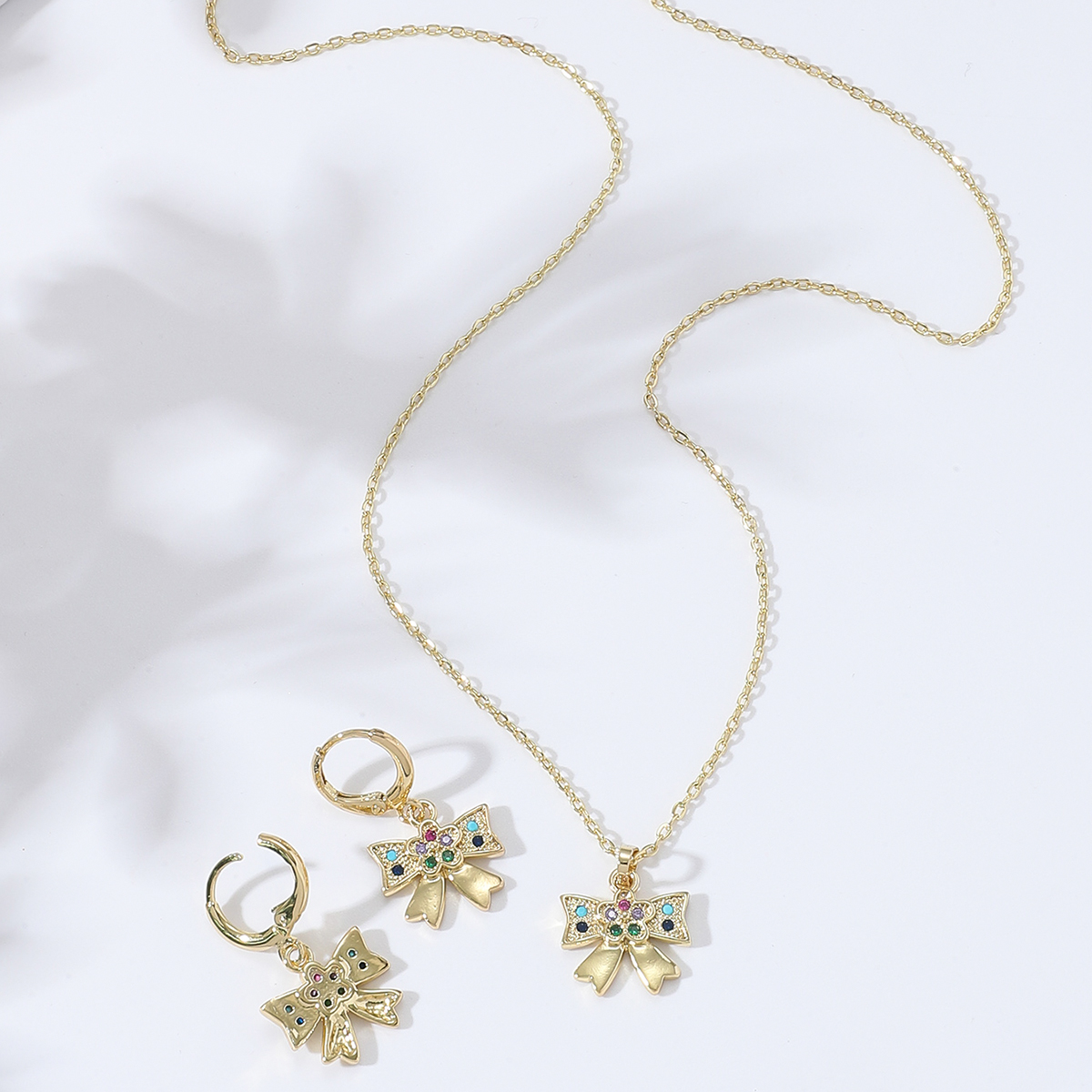 Mode-edelstahl Bunte Zirkon Galvanik 18 Karat Gold Herzförmigen Bogen Halskette Ohrringe Set display picture 2