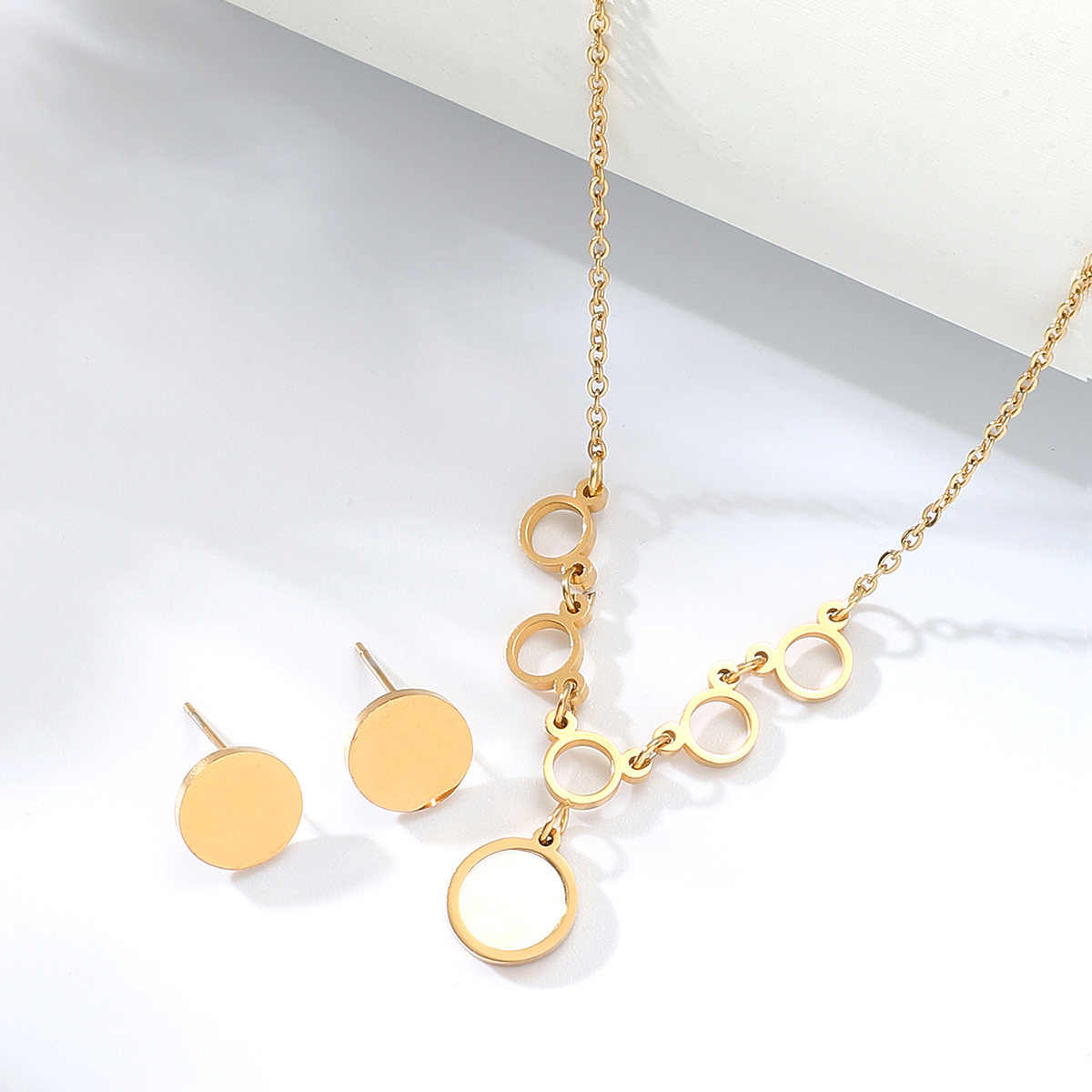 Fashion Simple Stainless Steel 18k Gold Plated Shell Necklace Round Earring Set display picture 1