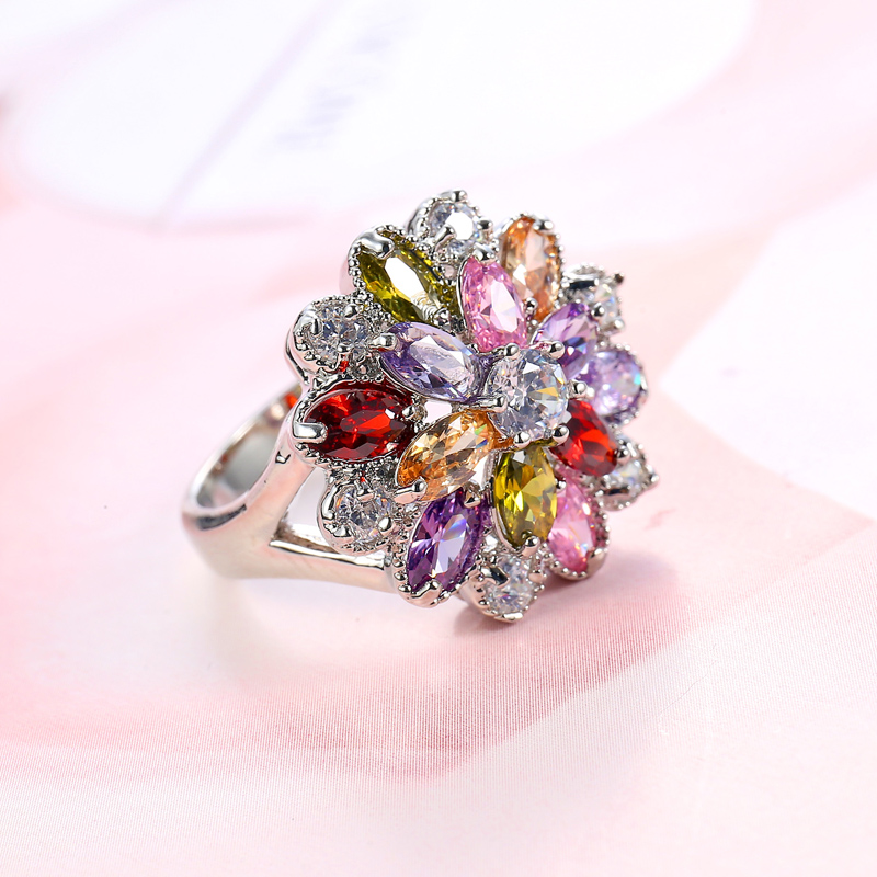 Fashion Geometric Copper Inlaid Color Zircon Flower Ring display picture 7