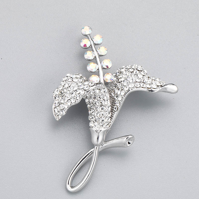 Classic Flower Shape Inlaid Zirconium Copper Brooch display picture 1