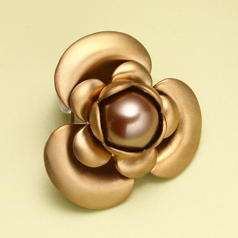 Broche Clásico De Perla De Cobre En Forma De Camelia display picture 2