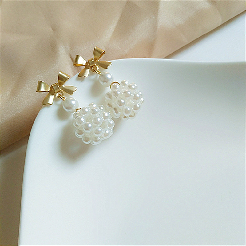 Pearl Heart Long Tassel Earrings Women's Simple Bow Stud Earrings display picture 2