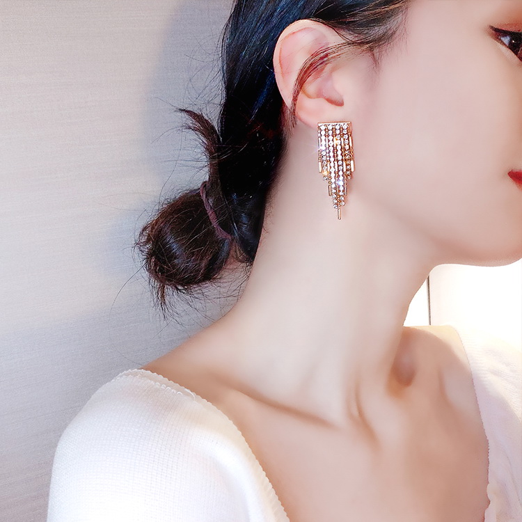 Fashion New Flash Tassel Female Alloy Diamond Chain Earrings display picture 5