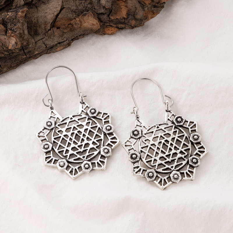 Bohemian New Fashion Floral Honeycomb Pattern Alloy Earrings display picture 10