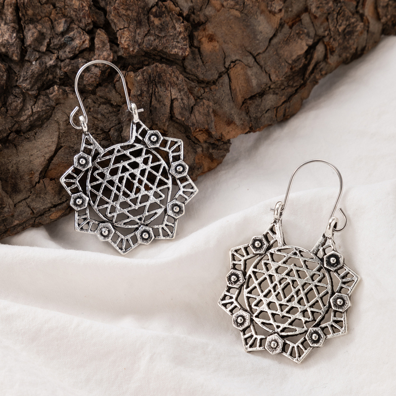 Bohemian New Fashion Floral Honeycomb Pattern Alloy Earrings display picture 11