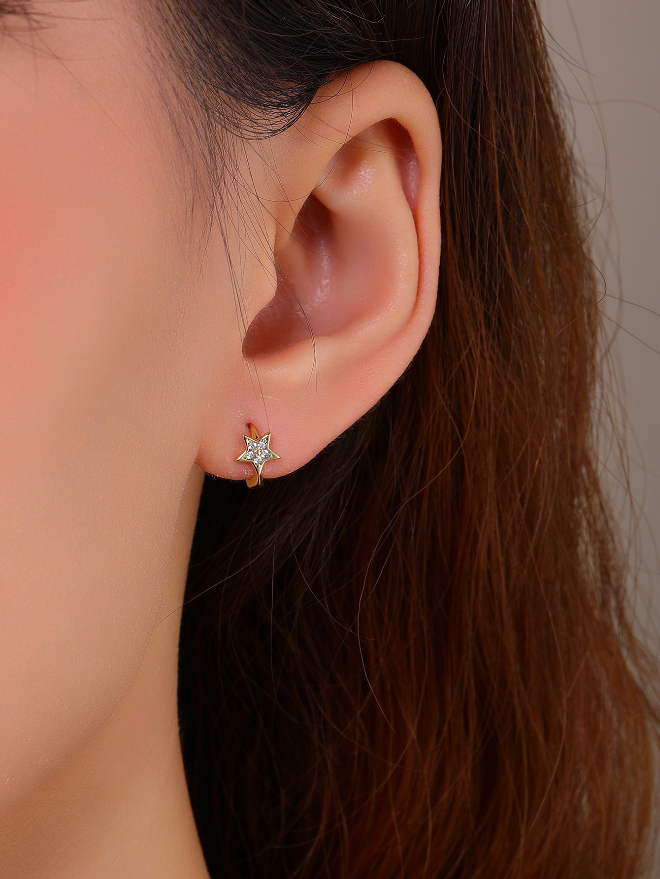 Simple Copper Micro-inlaid Zircon Star Geometric Hoop Earrings display picture 2