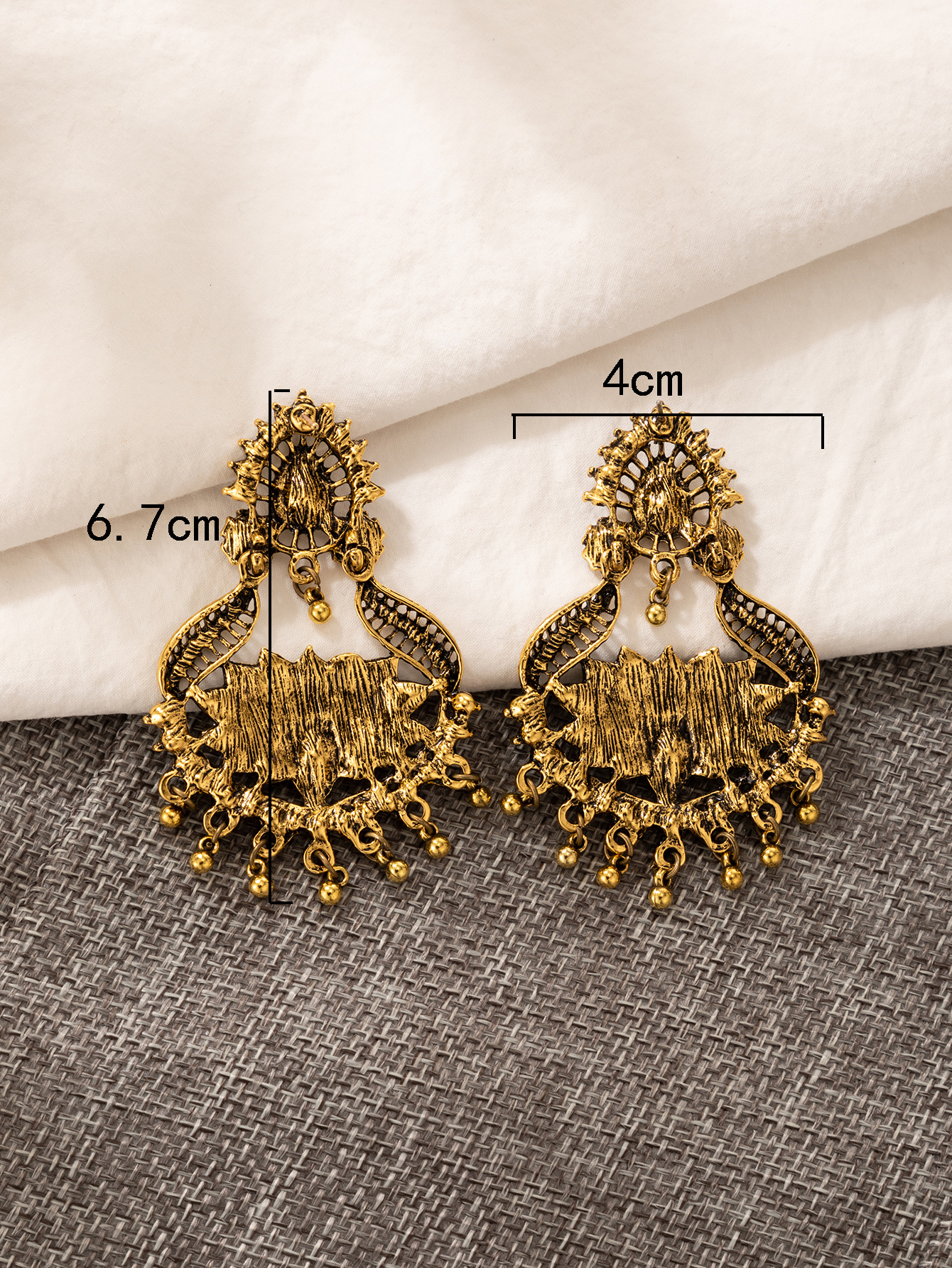 Fashion Geometric Hollow Imitation Sapphire Inlaid Alloy Earrings display picture 1