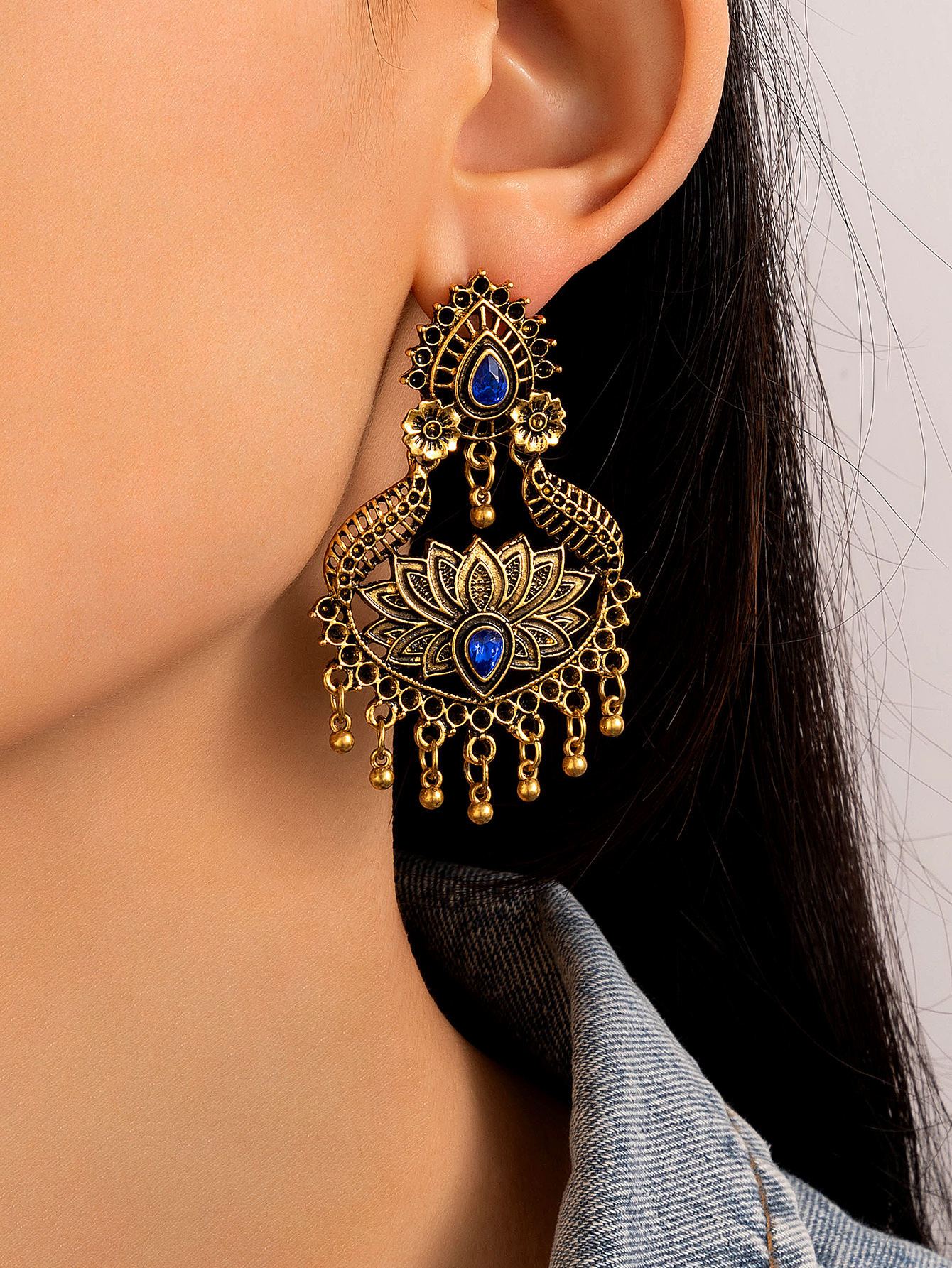 Fashion Geometric Hollow Imitation Sapphire Inlaid Alloy Earrings display picture 2