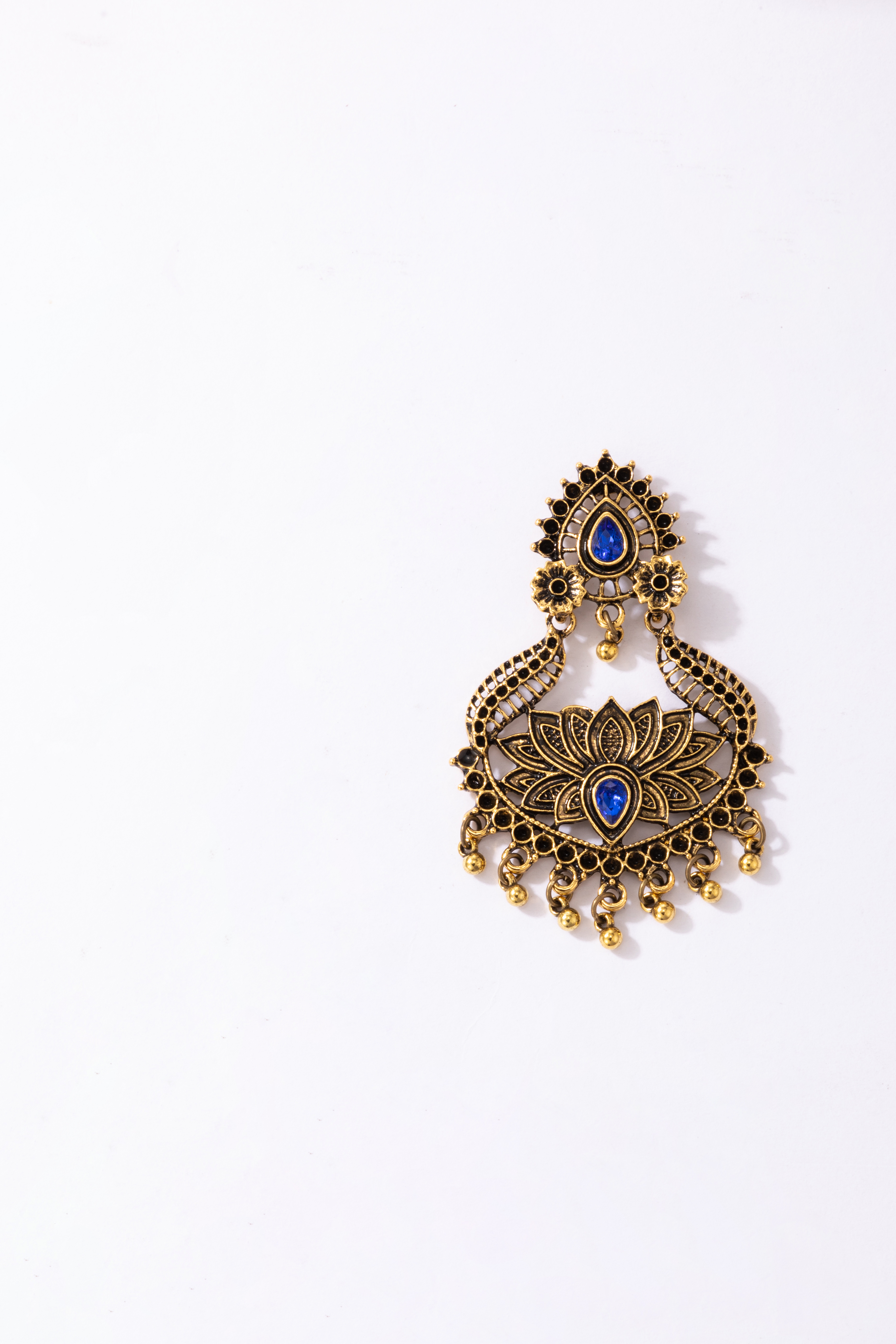 Fashion Geometric Hollow Imitation Sapphire Inlaid Alloy Earrings display picture 7