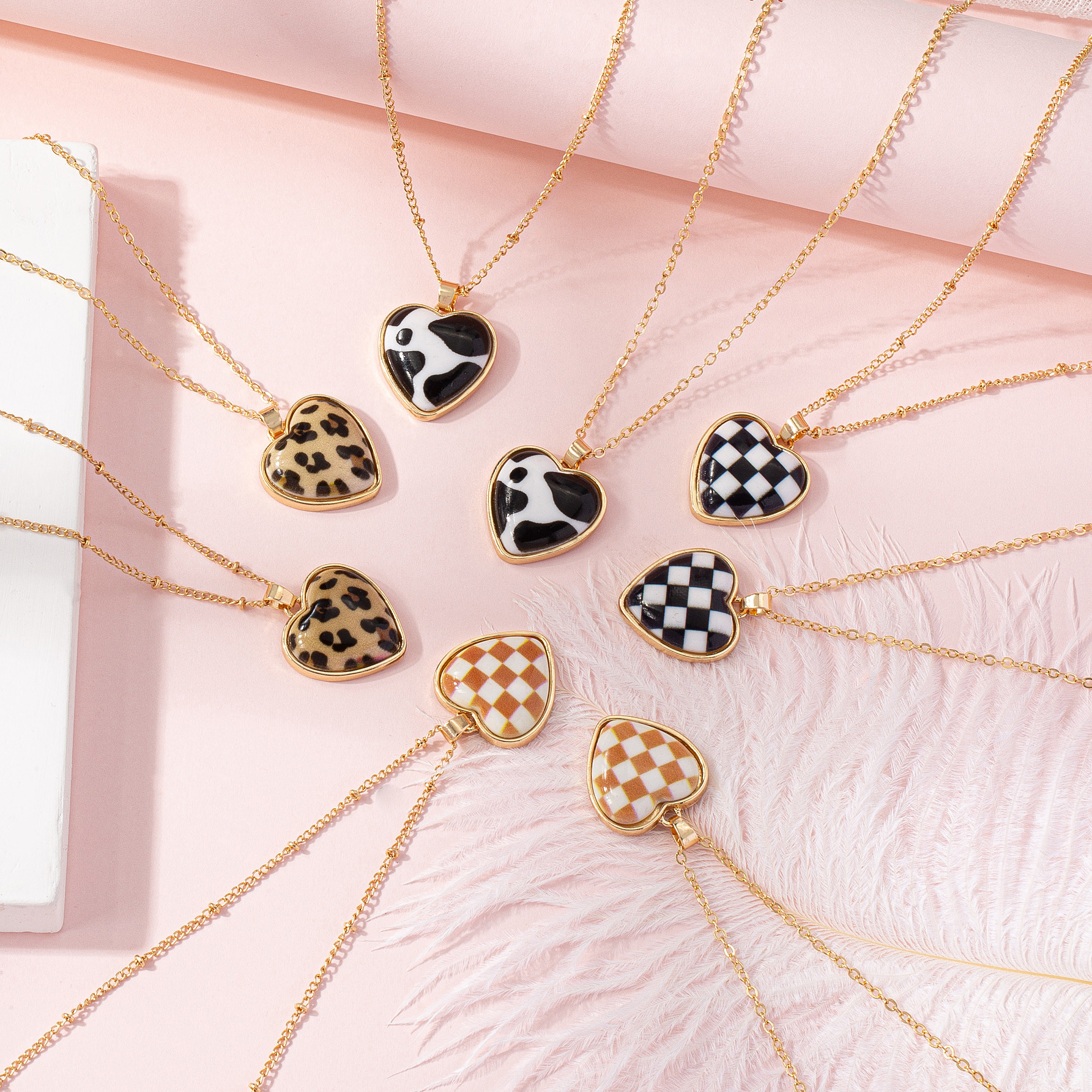 New Peach Heart Checkerboard Leopard Texture Alloy Necklace display picture 1