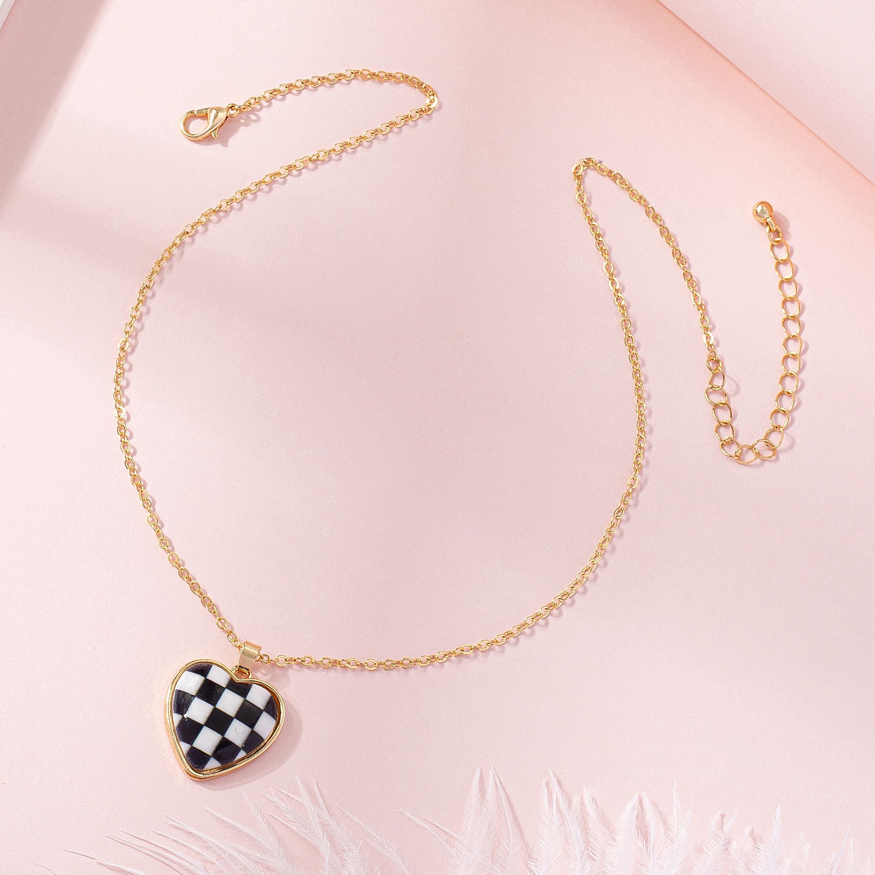 New Peach Heart Checkerboard Leopard Texture Alloy Necklace display picture 2