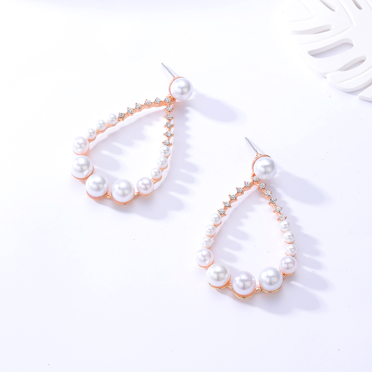 Fashion Alloy Rhinestone Pearl Water Drop Long Earrings Wholesale display picture 3