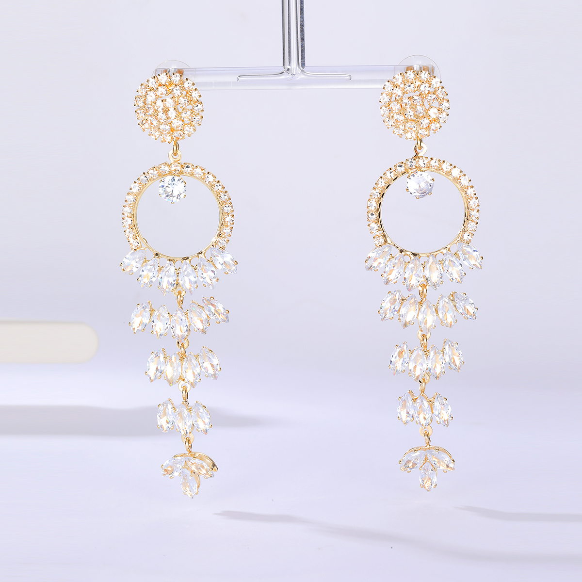 Fashion Copper Electroplating 18k Gold Inlaid Rhinestone Snow Ice Flower Tassel Long Earrings display picture 2