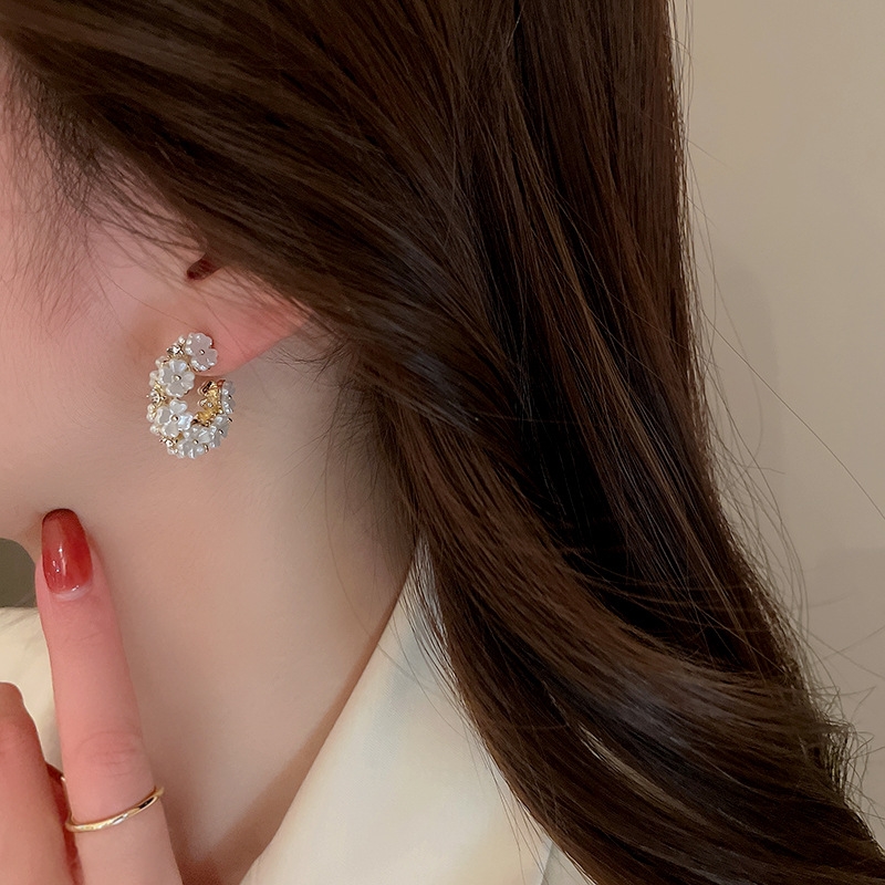 Fashion Diamond Flower Geometric C-shaped Alloy Earrings Wholesale display picture 2