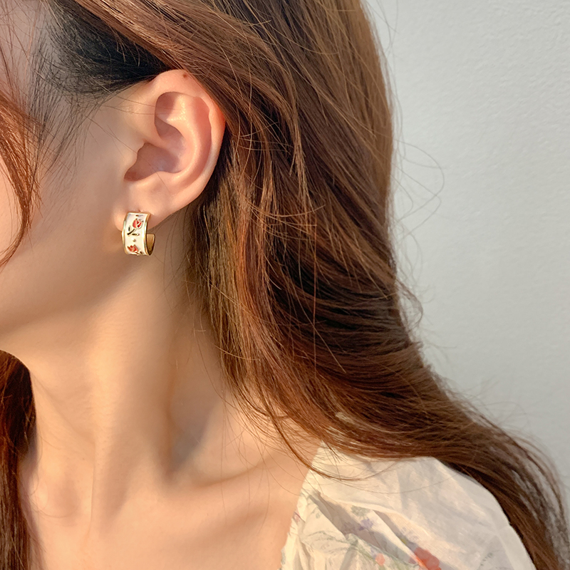 Simple Retro Tulip C-shaped Earrings display picture 4