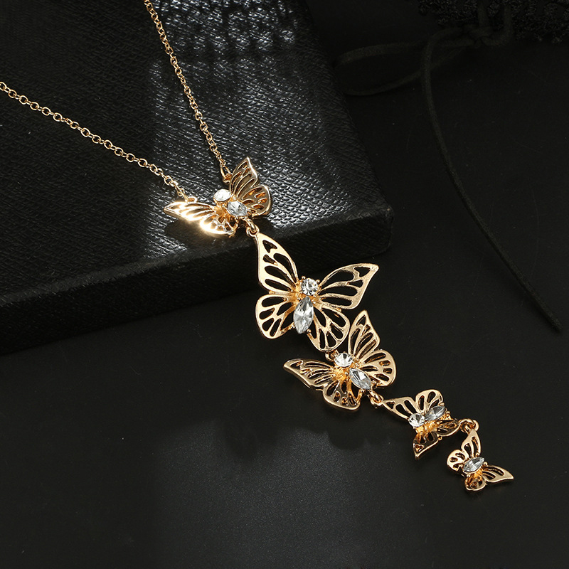 Retro Fashion Geometric Butterfly Hollow Alloy Diamond Pendant Long Necklace display picture 3