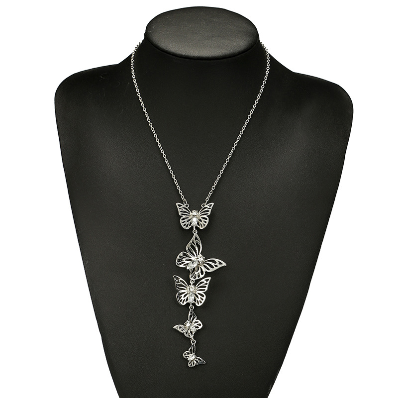 Retro Fashion Geometric Butterfly Hollow Alloy Diamond Pendant Long Necklace display picture 6